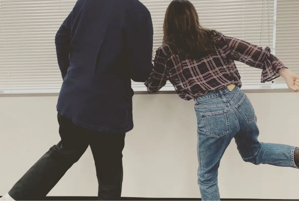 私服だと話しやすい？！たった1日で始まった『カジュアルフライデー』